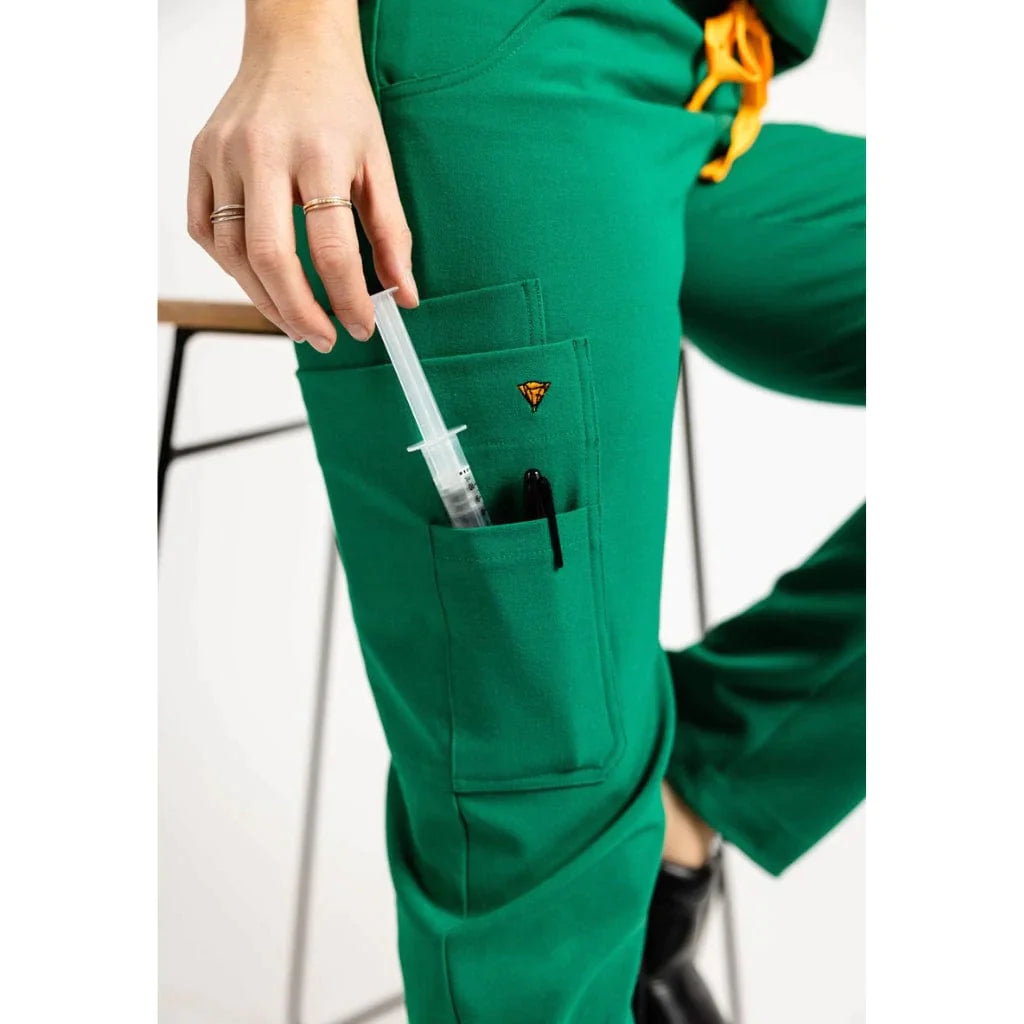 Who Wears Green Scrubs? Green Scrubs Meaning in Hospitals
