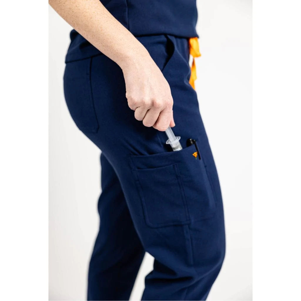 Pocket detail picture of the the Hatton jogger scrub pants in navy blue.