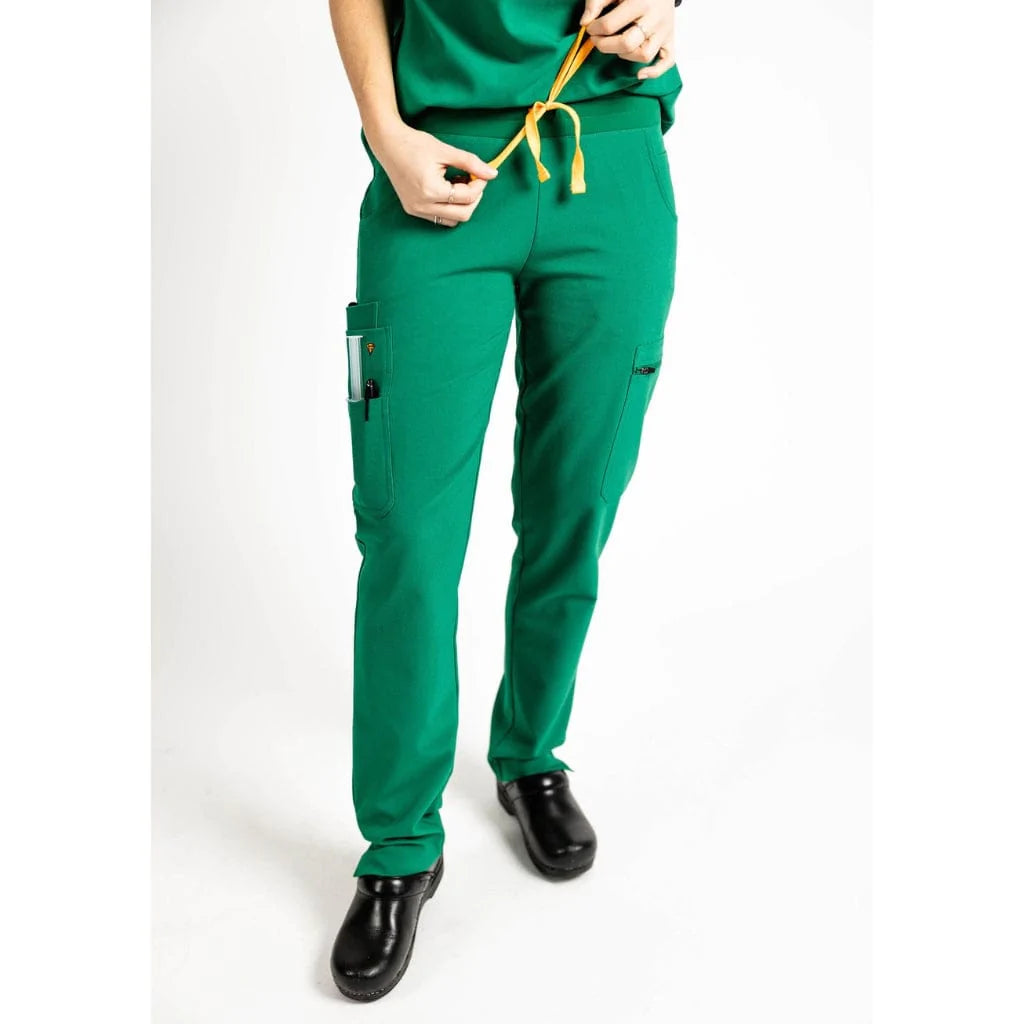 Lower front picture of the the Pfeiffer scrub pants in hunter green.